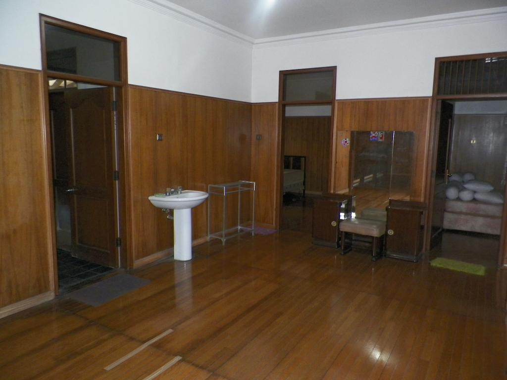 Rumah Utama Guest House 요그야카르타 객실 사진